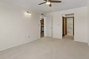 6100 W Stone Hedge Dr, Greenfield, WI 53220 - Photo 7