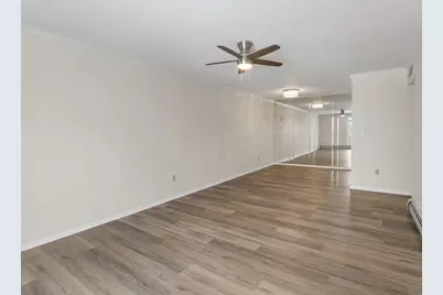 6100 W Stonehedge Dr #304, Greenfield, WI 53220 - Photo 3