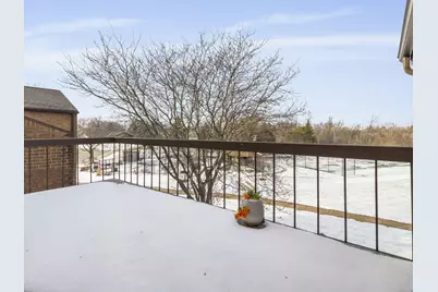 6100 W Stonehedge Dr #304, Greenfield, WI 53220 - Photo 5