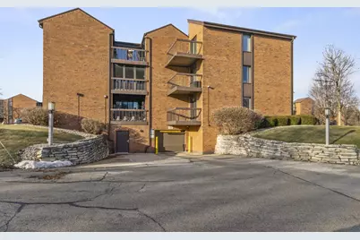 6100 W Stonehedge Dr #304, Greenfield, WI 53220 - Photo 29