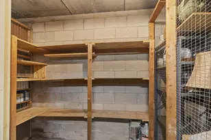 6100 W Stone Hedge Dr, Greenfield, WI 53220 - Photo 23