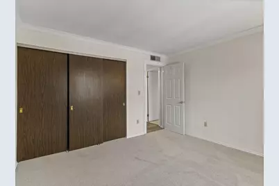 6100 W Stonehedge Dr #304, Greenfield, WI 53220 - Photo 11