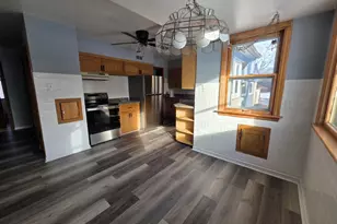 10208 W Spencer Pl, Milwaukee, WI 53224 - Photo 9