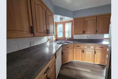 10208 W Spencer Pl, Milwaukee, WI 53224 - Photo 13