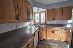 10208 W Spencer Pl, Milwaukee, WI 53224 - Photo 13