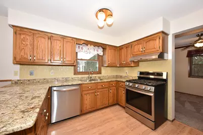 2925 N 120th St, Wauwatosa, WI 53222 - Photo 7