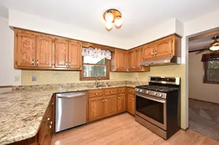 2925 N 120th St, Wauwatosa, WI 53222 - Photo 7