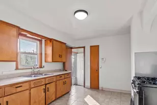 3855 S 15th Pl, Milwaukee, WI 53221 - Photo 17