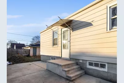 3855 S 15th Pl, Milwaukee, WI 53221 - Photo 23