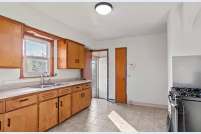 3855 S 15th Pl, Milwaukee, WI 53221 - Photo 15