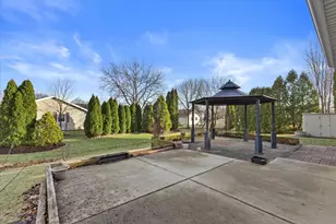 7170 S Countryside Dr, Franklin, WI 53132 - Photo 27