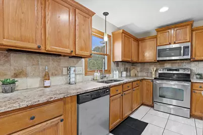 7170 S Countryside Dr, Franklin, WI 53132 - Photo 13