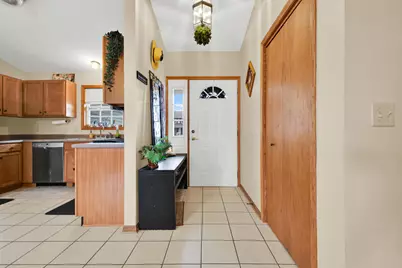 10393 S Katie Dr, Oak Creek, WI 53154 - Photo 5