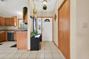 10393 S Katie Dr, Oak Creek, WI 53154 - Photo 5