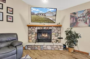 10393 S Katie Dr, Oak Creek, WI 53154 - Photo 7