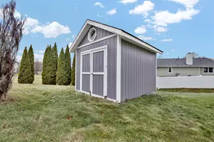 10393 S Katie Dr, Oak Creek, WI 53154 - Photo 25