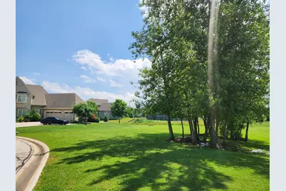 N19W24667  River Edge Ct, Pewaukee, WI 53072 - Photo 3