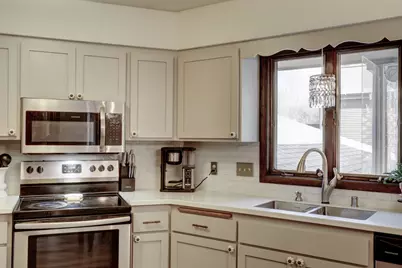 10939 W Coronado Ct, Franklin, WI 53132 - Photo 11