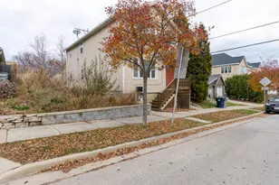 216 E Brown St, Milwaukee, WI 53212 - Photo 3