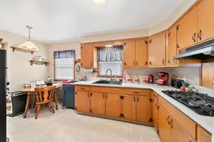 3722 St Clair St, Racine, WI 53402 - Photo 5