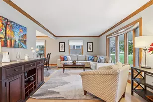 W224N2507 Ridgewood Ln, Pewaukee, WI 53186 - Photo 9