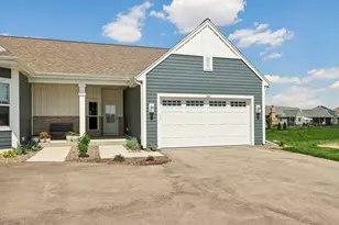 1388 Prairie Creek Cir, Oconomowoc, WI 53066 - Photo 5