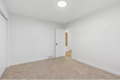 247 S 17th Ave, West Bend, WI 53095 - Photo 17