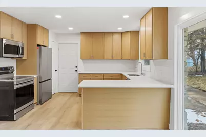 247 S 17th Ave, West Bend, WI 53095 - Photo 7