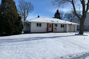 123 Riverview Dr, Racine, WI 53185 - Photo 5