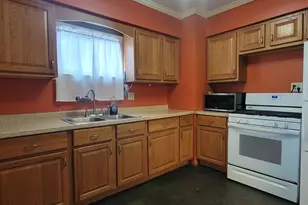 2135 S 74th St, West Allis, WI 53219 - Photo 7