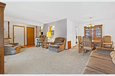 4740  St Regis Dr, Racine, WI 53403 - Photo 7