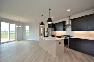 641 Standing Stone Dr, Waukesha, WI 53189 - Photo 9