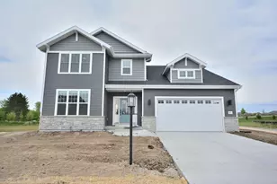 641 Standing Stone Dr, Waukesha, WI 53189 - Photo 1