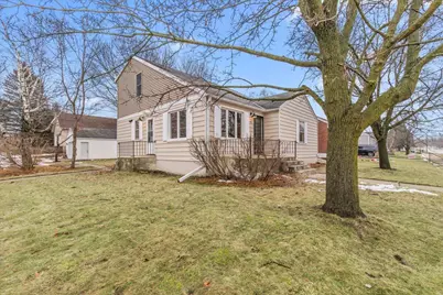 305 S Silverbrook Dr, West Bend, WI 53095 - Photo 3