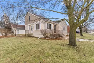 305 S Silverbrook Dr, West Bend, WI 53095 - Photo 3