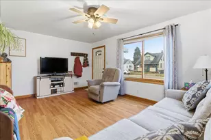 2122 27th St, Kenosha, WI 53140 - Photo 5
