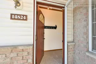 14824 W Arrowhead Ln, New Berlin, WI 53151 - Photo 7