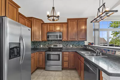 W206N16743  Blackberry Cir #1628, Jackson, WI 53037 - Photo 21