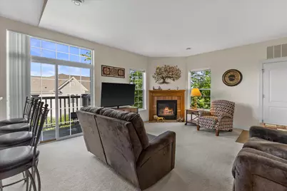 W206N16743  Blackberry Cir #1628, Jackson, WI 53037 - Photo 19