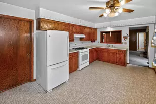 N90W18248 Lambs Ln, Menomonee Falls, WI 53051 - Photo 9