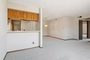 W177N9766 Riversbend Circle, Germantown, WI 53022 - Photo 7