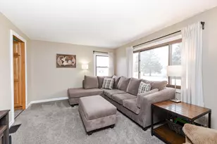 7166 S 37th Pl, Franklin, WI 53132 - Photo 3
