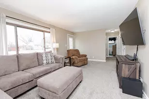 7166 S 37th Pl, Franklin, WI 53132 - Photo 5