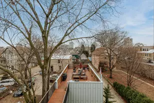 1728 N Franklin Pl, Milwaukee, WI 53202 - Photo 15