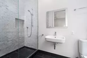 1728 N Franklin Pl, Milwaukee, WI 53202 - Photo 7