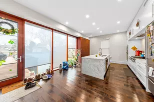 1728 N Franklin Pl, Milwaukee, WI 53202 - Photo 3