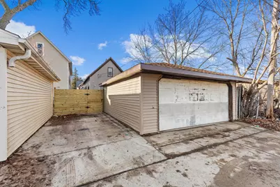 2642 N 24th Pl, Milwaukee, WI 53206 - Photo 23