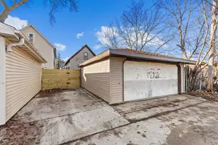 2642 N 24th Pl, Milwaukee, WI 53206 - Photo 23