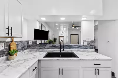 2642 N 24th Pl, Milwaukee, WI 53206 - Photo 7