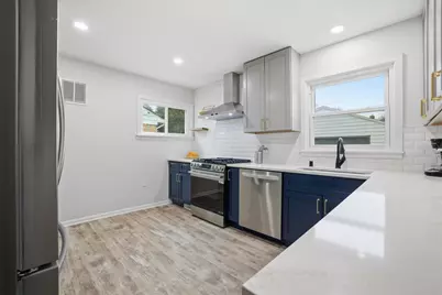 555  Robertson St, Wauwatosa, WI 53213 - Photo 7